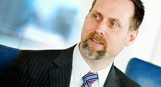 Headshot-RobertAuld
